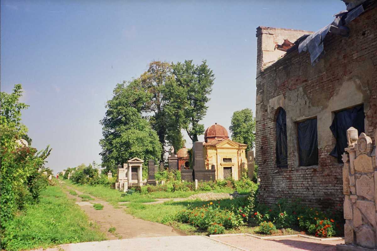 re2k3cemetery0.jpg