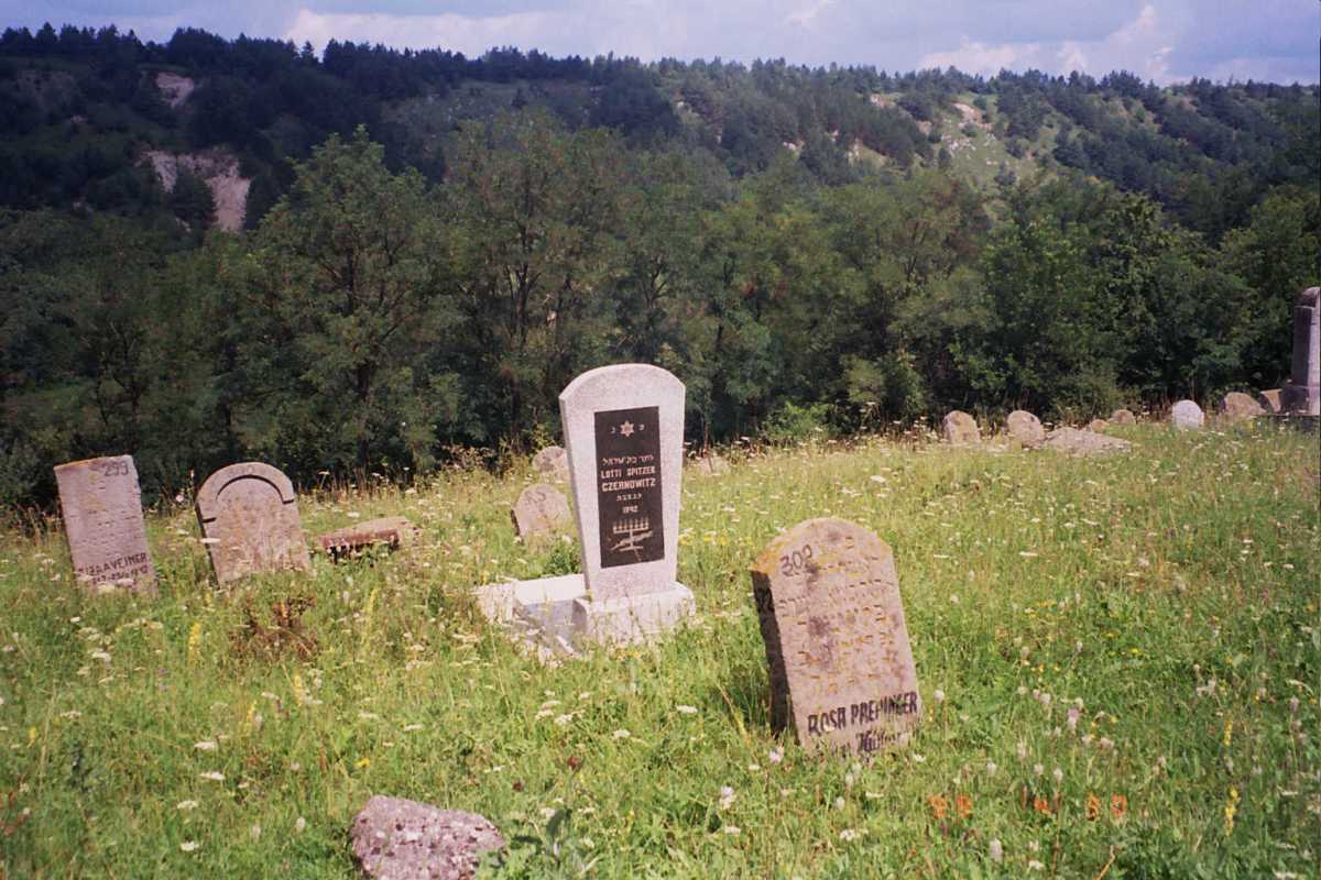 re2k3cemetery1.jpg