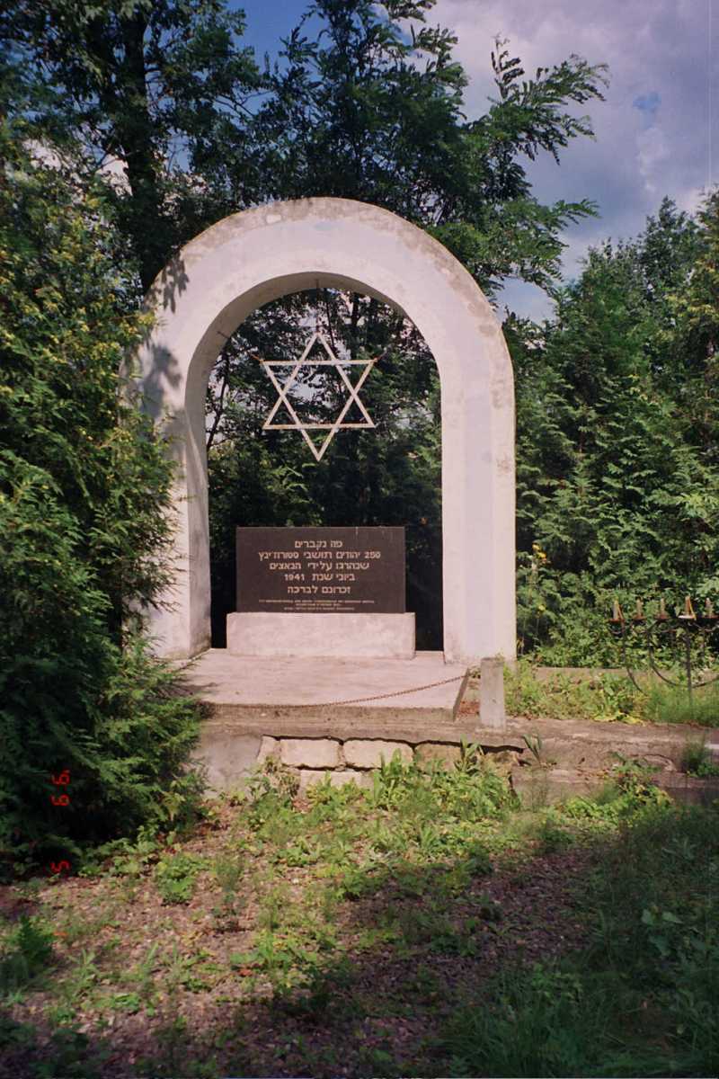 re2k3cemetery2.jpg