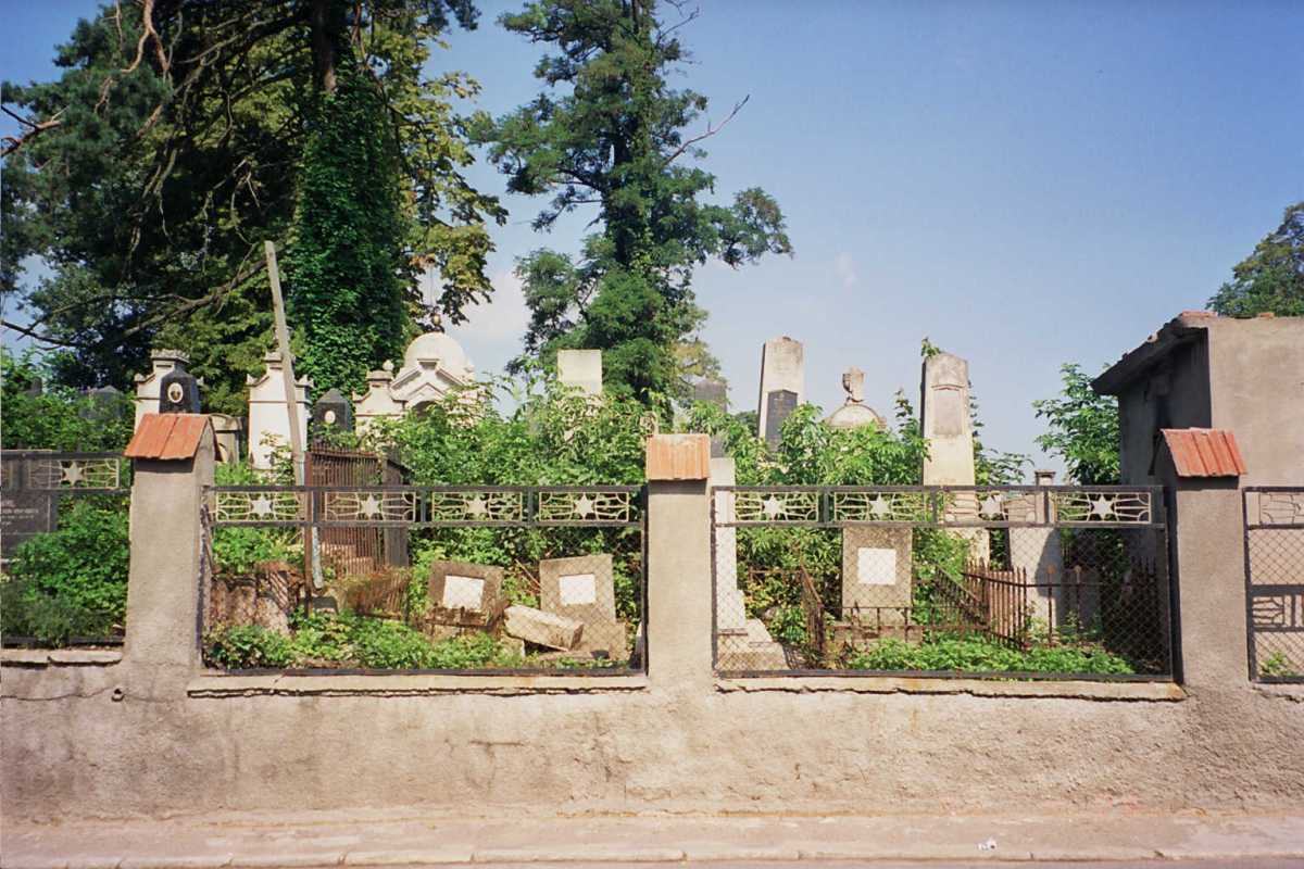 re2k3cemetery4.jpg