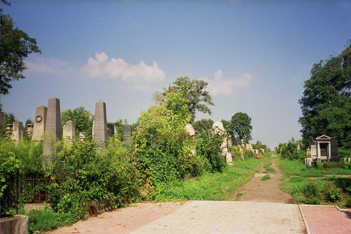 re2k3cemetery5.jpg