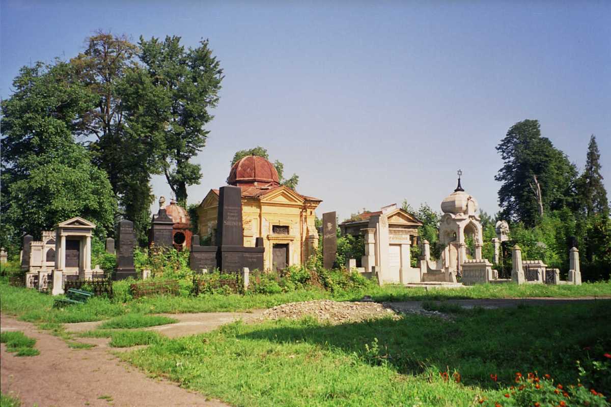 re2k3cemetery6.jpg