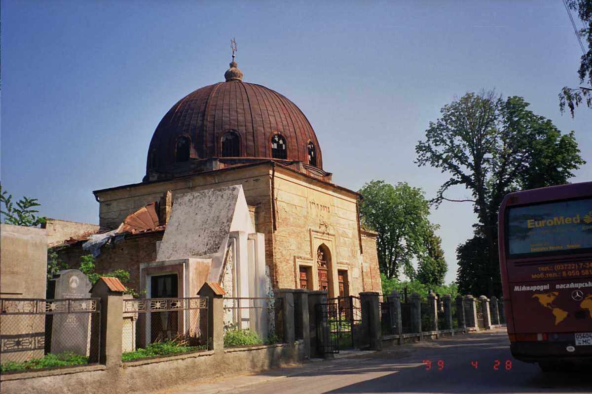 re2k3cemetery7.jpg