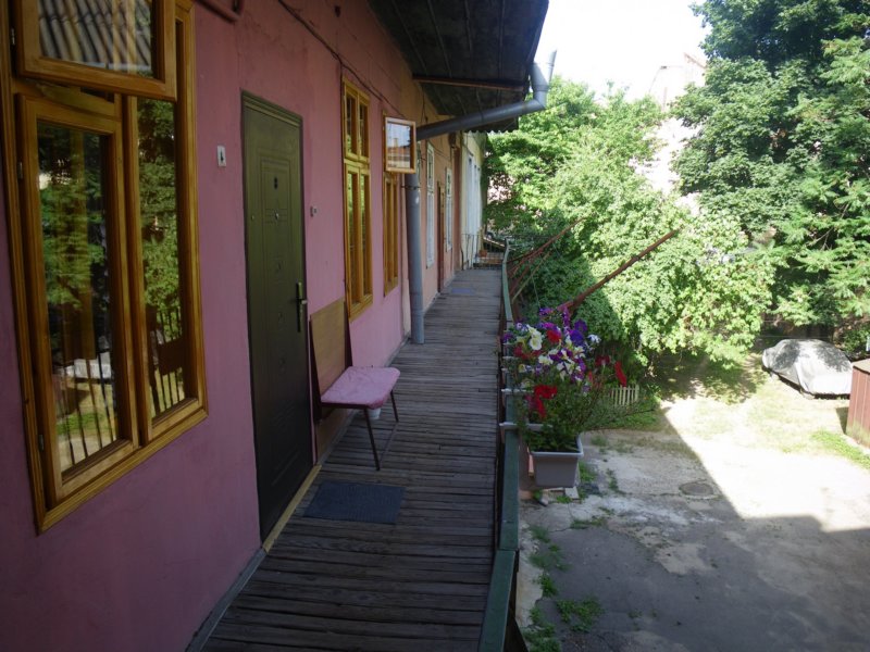 t160025_18.jpg