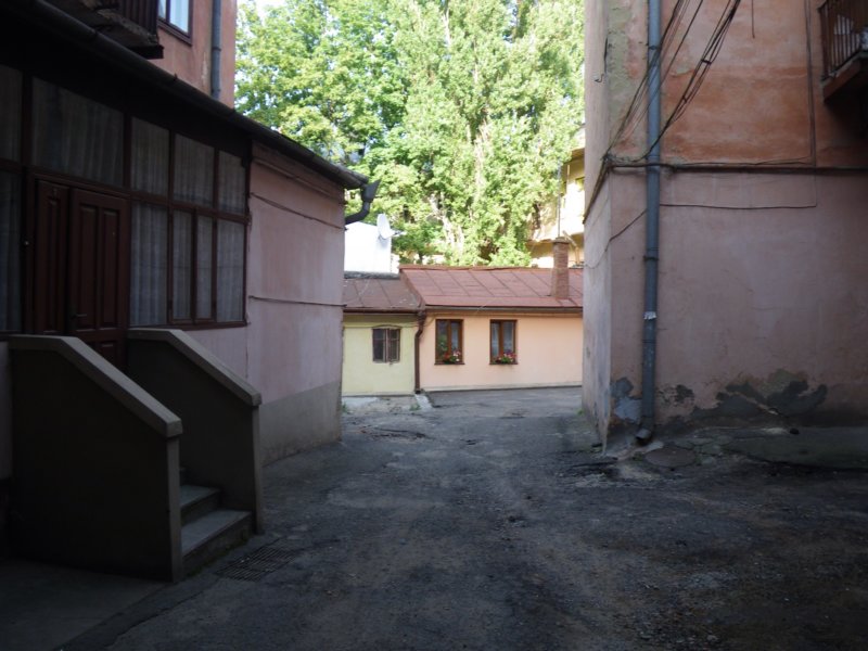t160029_100.jpg